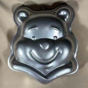 Wilton Disney WINNIE The POOH Face Cake Pan Mold #2105-3004, 2001